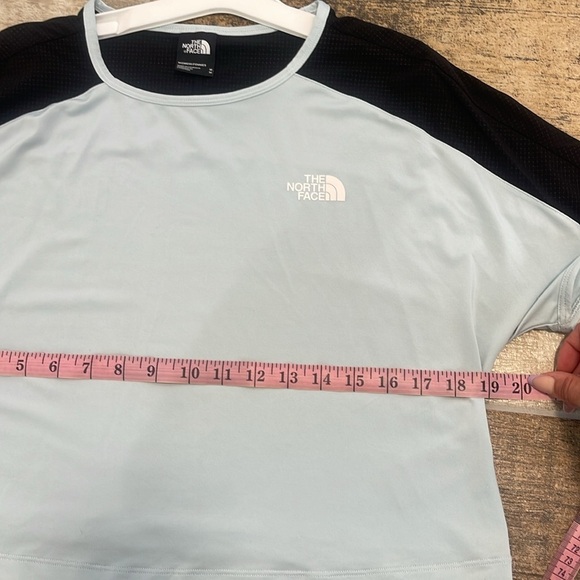 The North Face Women's Blue & Black Cropped Short Sleeve T-Shirt Tee M - Picture 9 of 9